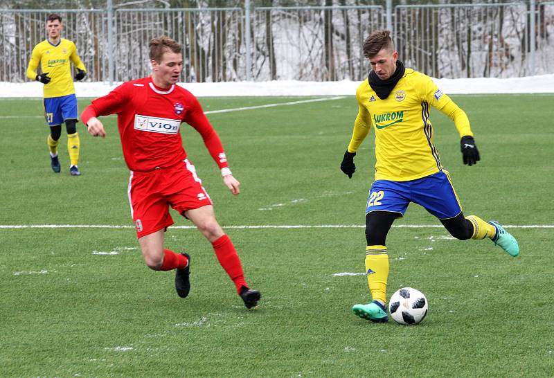 Fotbalisté Zlína (ve žlutých dresech) v úvodním přípravném zápase letošního roku porazili Zlaté Moravce 2:0