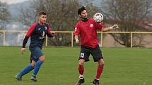 Fotbalisté Mladcové B  (modré dresy) v 10. kole okresního přeboru Zlínska zdolaly Příluky 3:2.