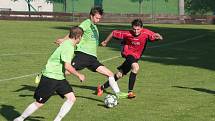 Fotbalisté Slopného (zelené dresy) si v Lize4 poradil s Drnovicemi, které díky hattricku Martina Váni zdolal 3:2. Foto: pro Deník/Jan Zahnaš