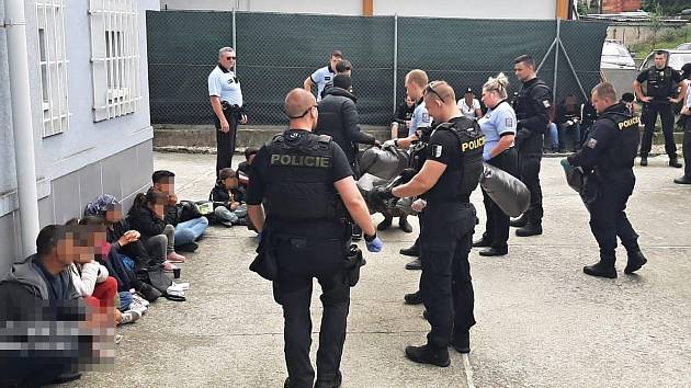 Policisté zadrželi skupinu migrantů na Valašskokloboucku. Ilustrační foto