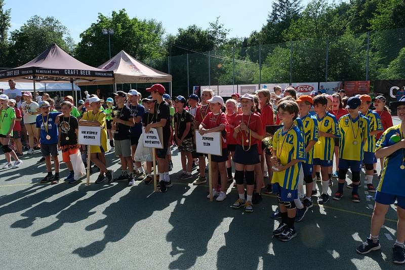 Ve sportovním areálu Základní školy Zlín Křiby se konal dvoudenní Holiday miniFestival Zlín 2022. Ve starší kategorii 5+1 zvítězilo družstvo Kopřivnice, obě kategorie miniházené 4+1 opanovaly děti ze slovenské Bojnice.