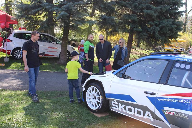 Na 2. ročníku automobilové show CzechDrive si přišli na své zejména zarytí automobiloví fanoušci. Počty exponátů se vyšplhaly téměř ke dvou stovkám.