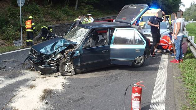 Srážka felicie s motorkou u Horní Lhoty