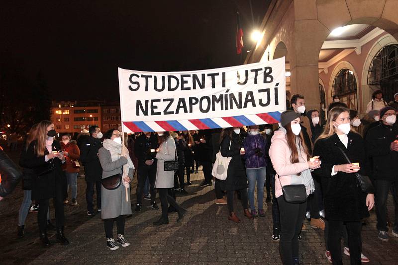 Oslavy 17. listopadu ve Zlíně obohatil průvod studentů Univerzity Tomáše Bati