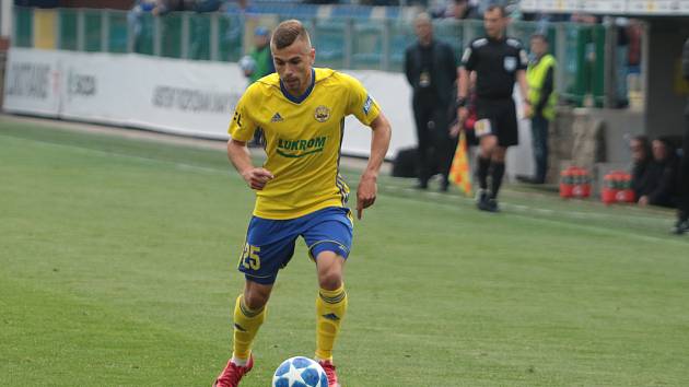 Fotbalisté Zlína (žluté dresy) zakončili základní část FORTUNA:LIGY na stadionu v Mladé Boleslavi. Na snímku Martin Nečas.