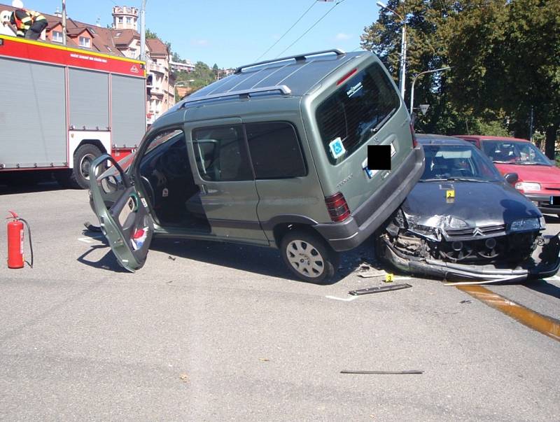 Dopravní nehoda na ulici Dlouhá poblíž centra Zlína.