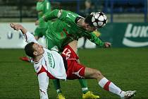 Druholigoví fotbalisté Zlína (v bílém) v 18. kole porazili Hlučín 2:0.