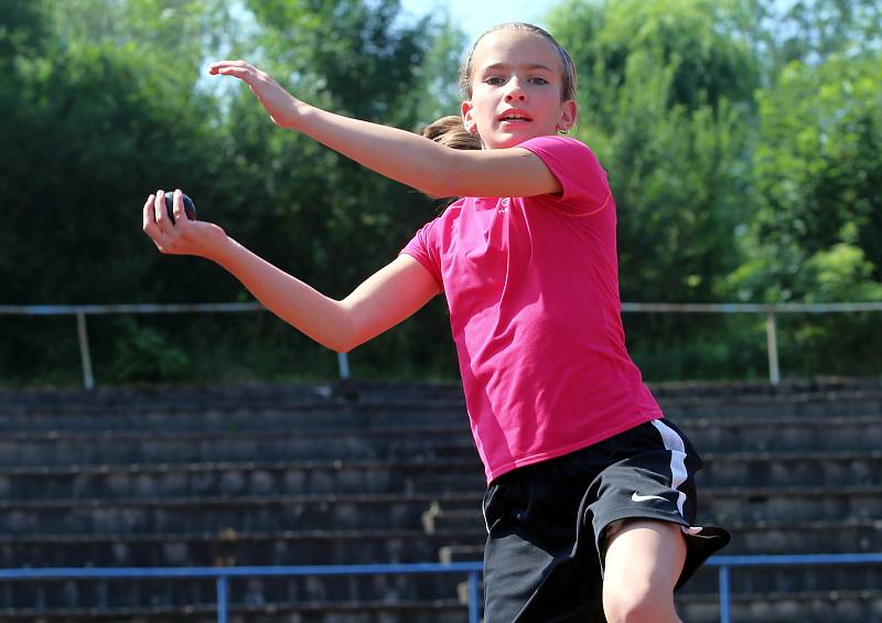 Odznak Všestrannosti Olympijských Vítězů krajské kolo na atletickém stadionu TJ Jiskra - hod míčkem 150 g