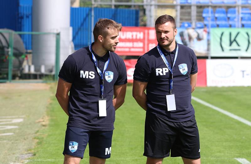 Fotbalisté Zlína B (žluté dresy) v nedělním zápase 29. kole MSFL na Letné remizovali s Frýdkem-Místkem 2:2.