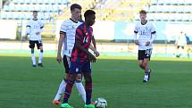 Fotbalisté Německa (bílé dresy) do osmnácti let zdolali na stadionu ve Zlíně Ameriku 2:0