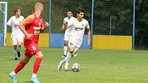 Fotbalisté Zlína B (bílé dresy) v sobotním přípravném zápase na Vršavě remizovali s juniorkou Zbrojovky Brno 2:2.