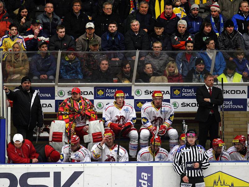 Hokejisté Zlína si poměřili ve čtvrtek 1. března síly v druhém zápase předkola Tipsport Extraligy s třinečtími Oceláři.