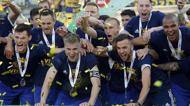 Vzpomínky ožívají: Fastav vyhrál Mol Cup a těší se na miliony z pohárů -  Zlínský deník