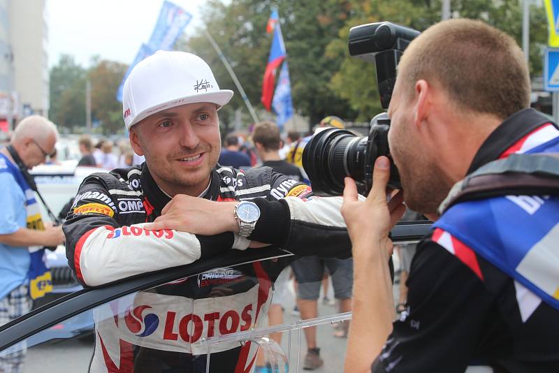 Cíl a vyhlášení výsledků Barum Czech Rally Zlín 2017 na náměstí Míru ve Zlíně