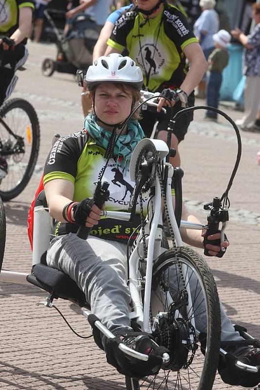 55. Mezinárodní festival filmů pro děti a mládež - Tour 4 Cange start handicapovaných cyklistů.