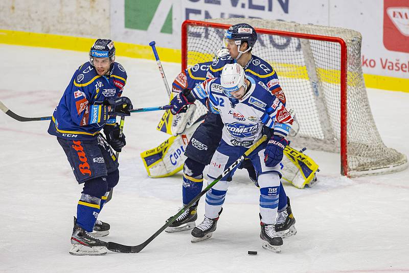 Extraligoví hokejisté Zlína (v modrém) v dohrávce 7. kola extraligy v úterý podlehli Kometě Brno 0:3.