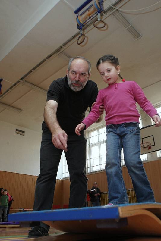 Zápis do základní školy v ZŠ Emila Zátopka ve Zlíně.  Všestranné pohybové aktivity.