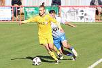 Fotbalisté Otrokovic (modro-bílé dresy) podruhé v sezoně zvítězili, porazili Jihlavu "B" 2:0.