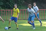 Fotbalisté Otrokovic (v bílých dresech) v 6. kole MSFL porazili Zlín B 2:0.