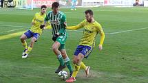 Fotbalisté Zlína (žluté dresy) vstoupili do jarní části sezony FORTUNA:LIGY těsnou porážkou 0:1 na hřišti pražských Bohemians 1905.