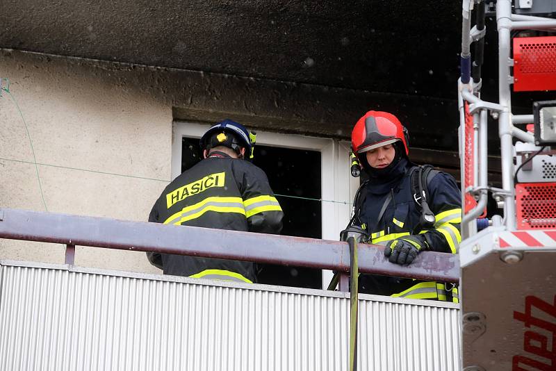 Požár bytu v prvním segmentu na sídlišti Jižní svahy ve Zlíně.