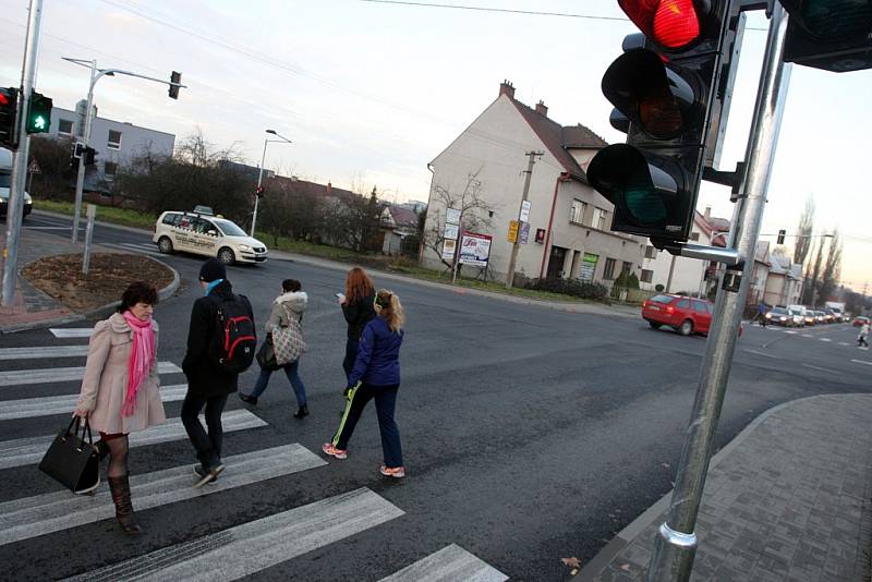 Nová světelná křižovatka na nábřeží v Prštném ve Zlíně.