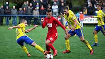Fotbalisté ligového Zlína (ve žlutých dresech) zvládli 3. kolo MOL Cupu, když divizní Slavičín vyprášili 9:3. F