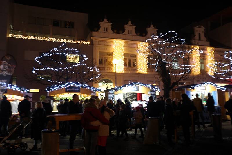 Adventní trhy na náměstí Míru ve Zlíně.