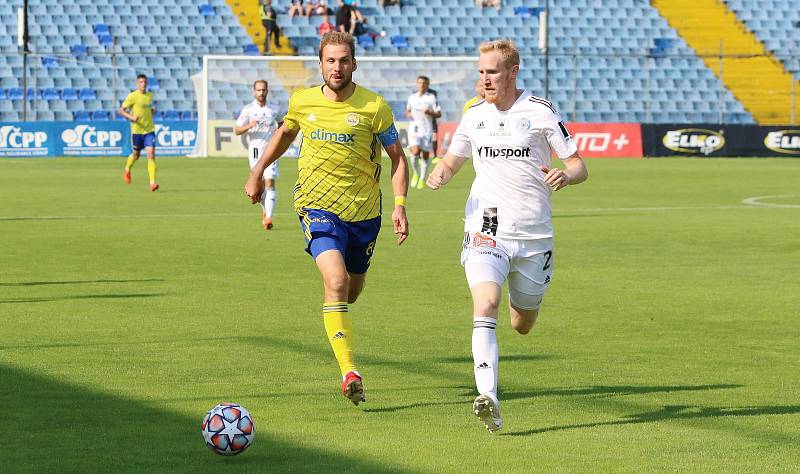 Fotbalisté Zlína (žluté dresy) v 5. kole FORTUNA:LIGY prohráli doma s Olomoucí 1:4.