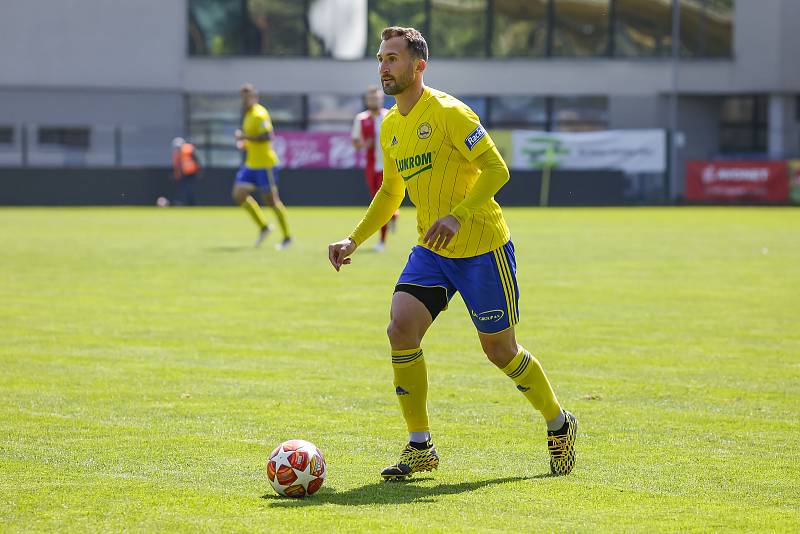 Fotbalisté Zlína (ve žlutých dresech) porazili na Letné třetiligovou Kroměříž 4:1.