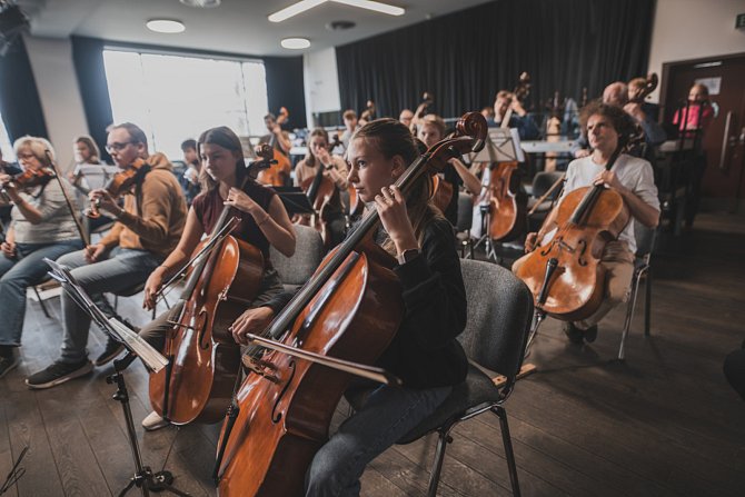 Devadesátičlenný orchestr malých velkých filharmoniků vystoupí v sobotu ve Zlíně.