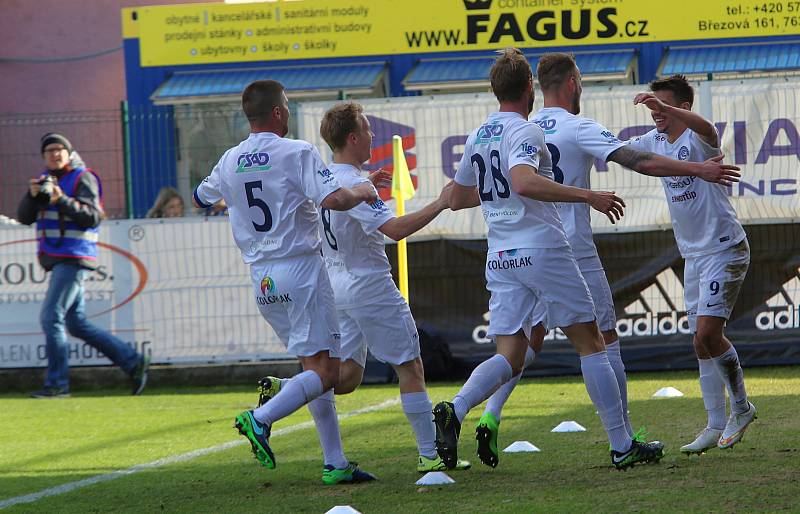 Fastav Zlín (ve žlutém) proti FC Slovácko