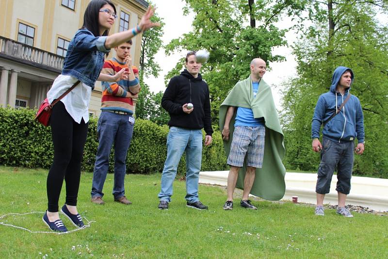 Festival Culturea nabídl v úterý 28. dubna 2015 turnaj v pétanque, který se konal v parku u zlínského zámku.