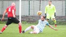 Fotbalisté Příluk (v červeném) v rámci I. B třídy skupiny A pokračují v jarní spanilé jízdě, v nedělním duelu 21. kola doma porazili 2:0 Poličnou.