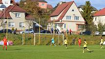 Fotbalisté Tečovic (žluté dresy) doma překvapivě přehráli Mladcovou.