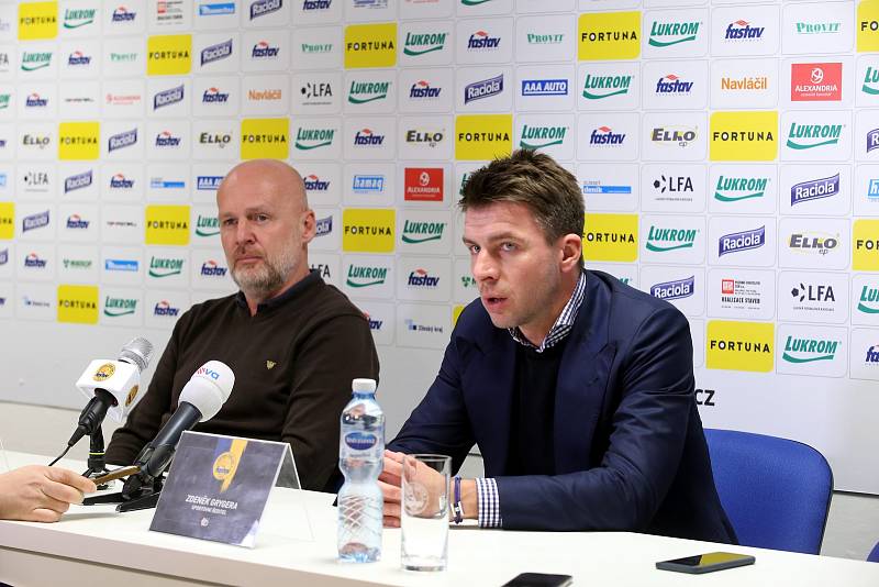 Tisková konference FC FASTAV Zlín. Michal Bílek (vlevo) Zdeněk Grygera (vpravo)