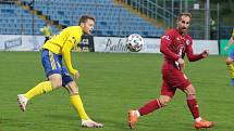 Fotbalisté Zlína (ve žlutých dresech) prohráli v 5. kole FORTUNA:LIGY se Sigmou Olomouc 0:1