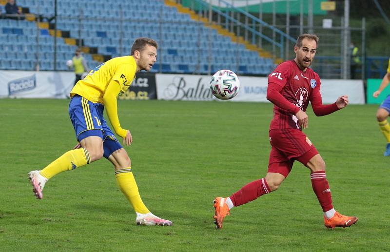 Fotbalisté Zlína (ve žlutých dresech) prohráli v 5. kole FORTUNA:LIGY se Sigmou Olomouc 0:1