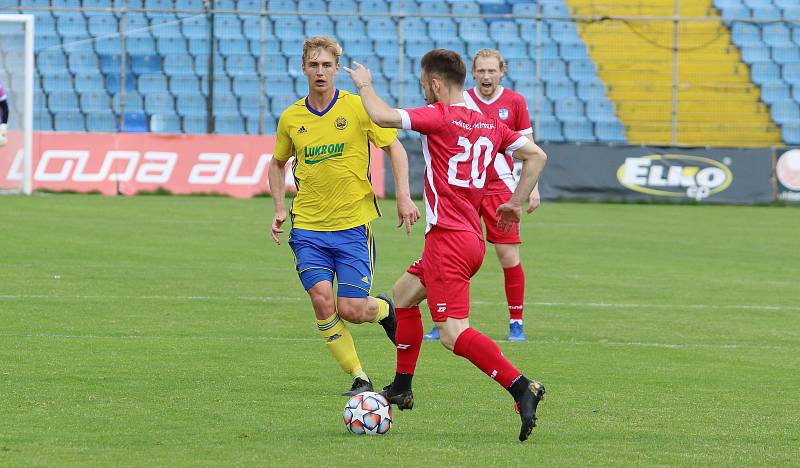 Fotbalisté Zlína B (žluté dresy) ve 29. kole MSFL remizovali na Letné s Frýdkem-Místkem 2:2.