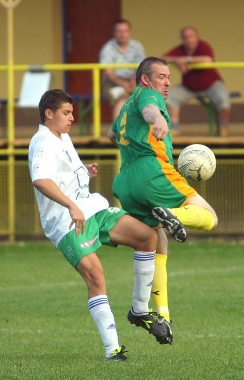 I. B třída: Malenovice (v bílém) - Hvozdná 2:1 (1:0)