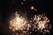 Novoroční ohňostroj poprvé ozářil Gahurův prospekt ve Zlíně.