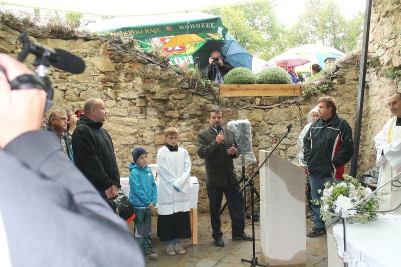 Vysvěcení kaple na hradě Lukov a otevření nového dětského hřistě