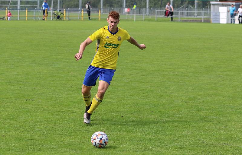 Fotbalisté Zlína B (žluté dresy) v 5. kole MSFL přehráli Znojmo 4:0. Foto: Jan Zahnaš