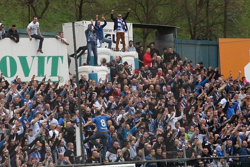 Fotbalisté Zlína (ve žlutých dresech) proti Baníku Ostrava