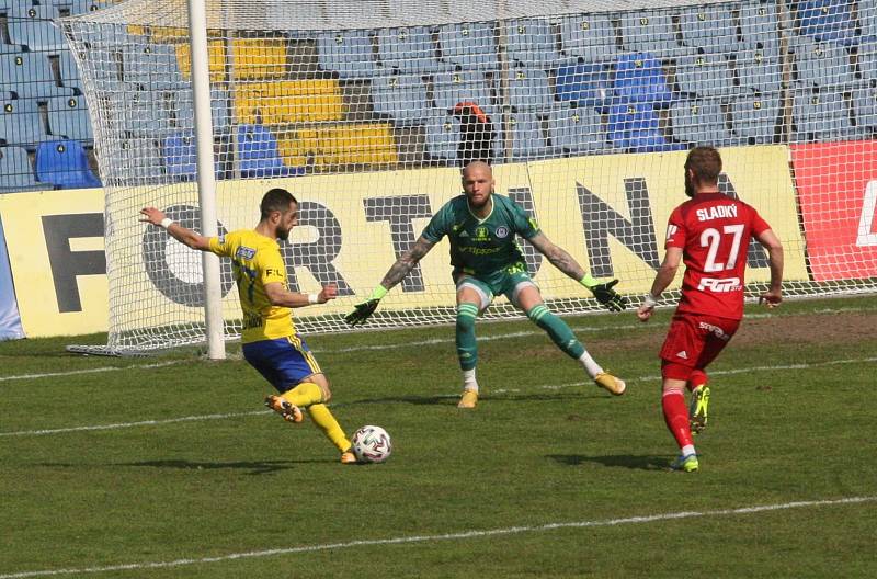 Fotbalisté Zlína (ve žlutých dresech) se v reprezentační přestávce utkali se Sigmou Olomouc.