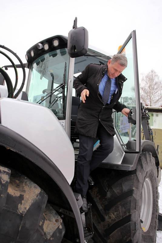 Nové stroje v muničním skladu ve Vrběticích.