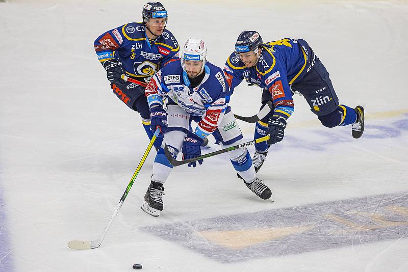 Extraligoví hokejisté Zlína (v modrém) v dohrávce 7. kola extraligy v úterý podlehli Kometě Brno 0:3.