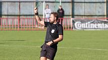 Fotbalisté Otrokovic (modro-bílé dresy) podruhé v sezoně zvítězili, porazili Jihlavu "B" 2:0.