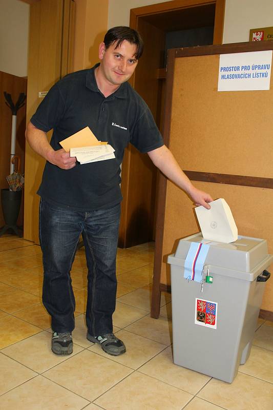 Volby 2017 v Tlumačově, kde je volební místnost například i v Kulturním a informačním středisku.