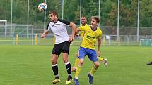 Fotbalisté Zlína B (žluté dresy) v 6. kole MSFL zdolali na Vršavě Frýdlant nad Ostravicí 1:0.